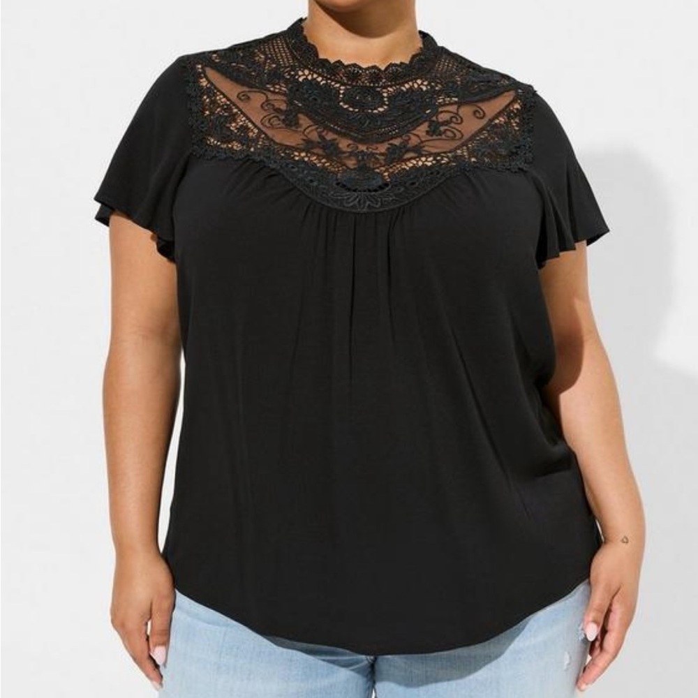 Torrid crinkle gauze crochet yoke flutter short sleeve top